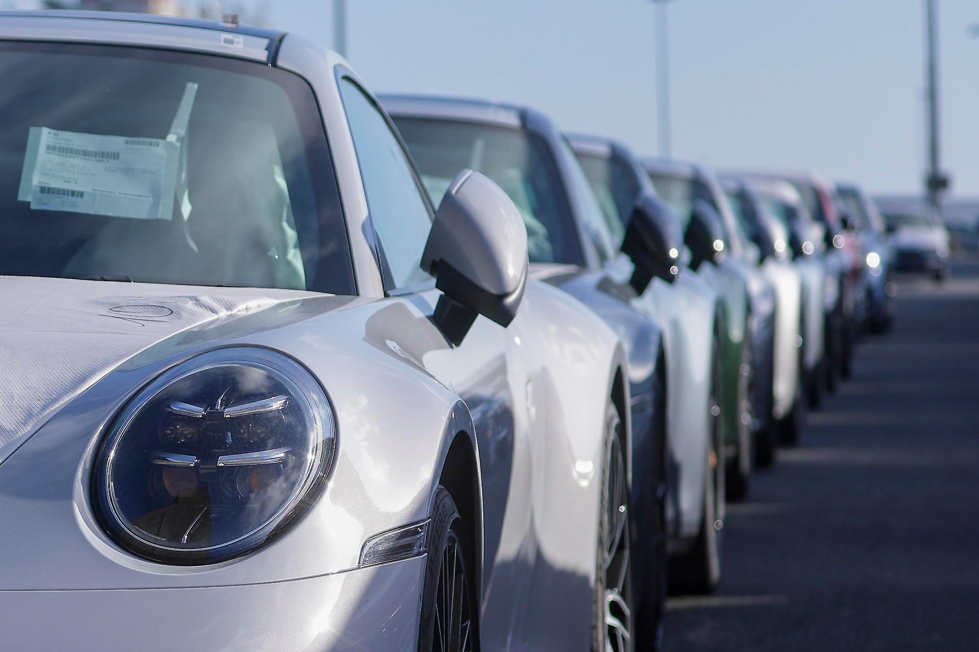 Scivolone dell’auto in Europa, Stellantis affonda a Milano