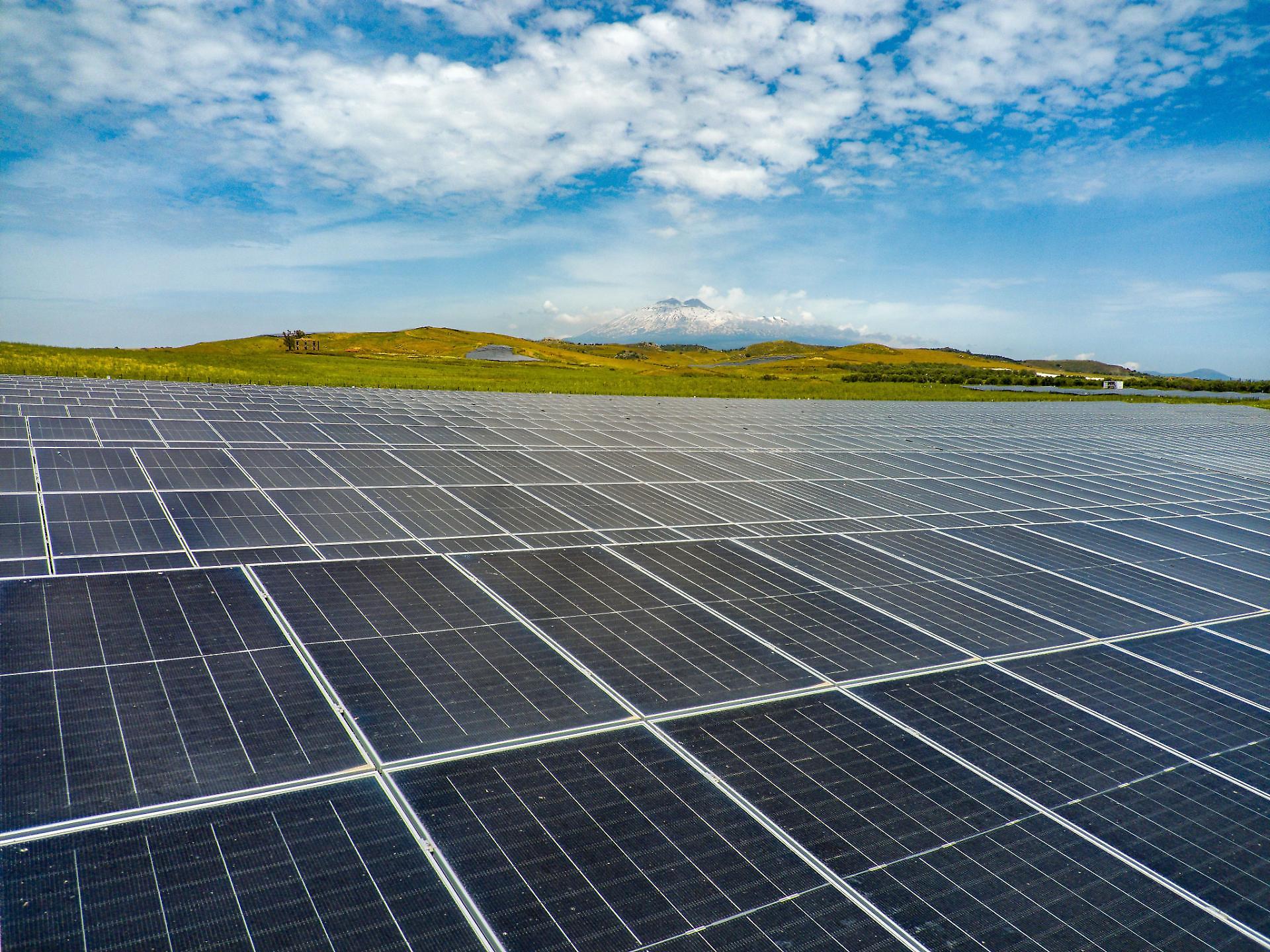 Svolta verde in Sicilia: inaugurato il più grande impianto fotovoltaico operativo in Italia