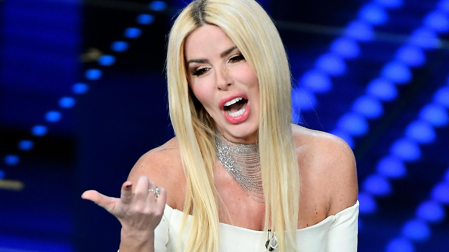 Malore per Loredana Lecciso alla Stazione Centrale di Milano, soccorsa dalla Polfer e niente Domenica In - La Sicilia