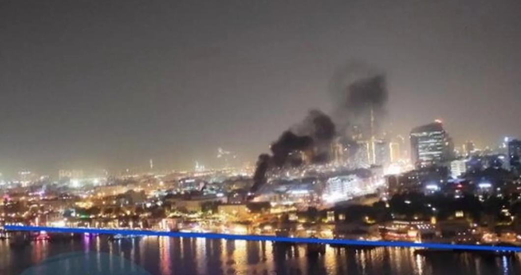 A fuoco il consolato Usa a Dubai: &egrave; stato colpito da un drone iraniano | Bombe sulla basi francesi nel Golfo