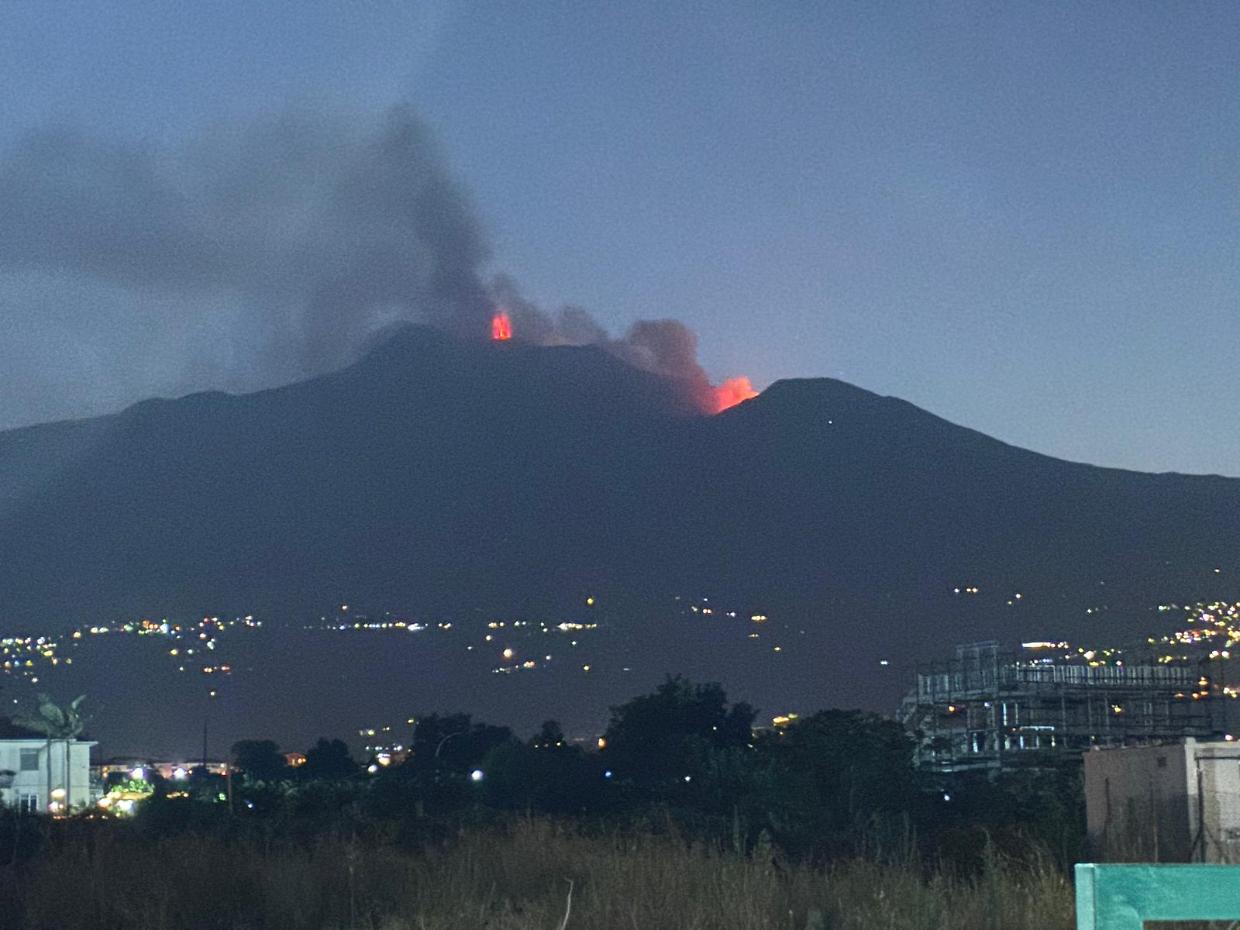 Nuovo parossismo sull'Etna: fontane di fuoco e colata a 2.700 m nella Valle del Leone