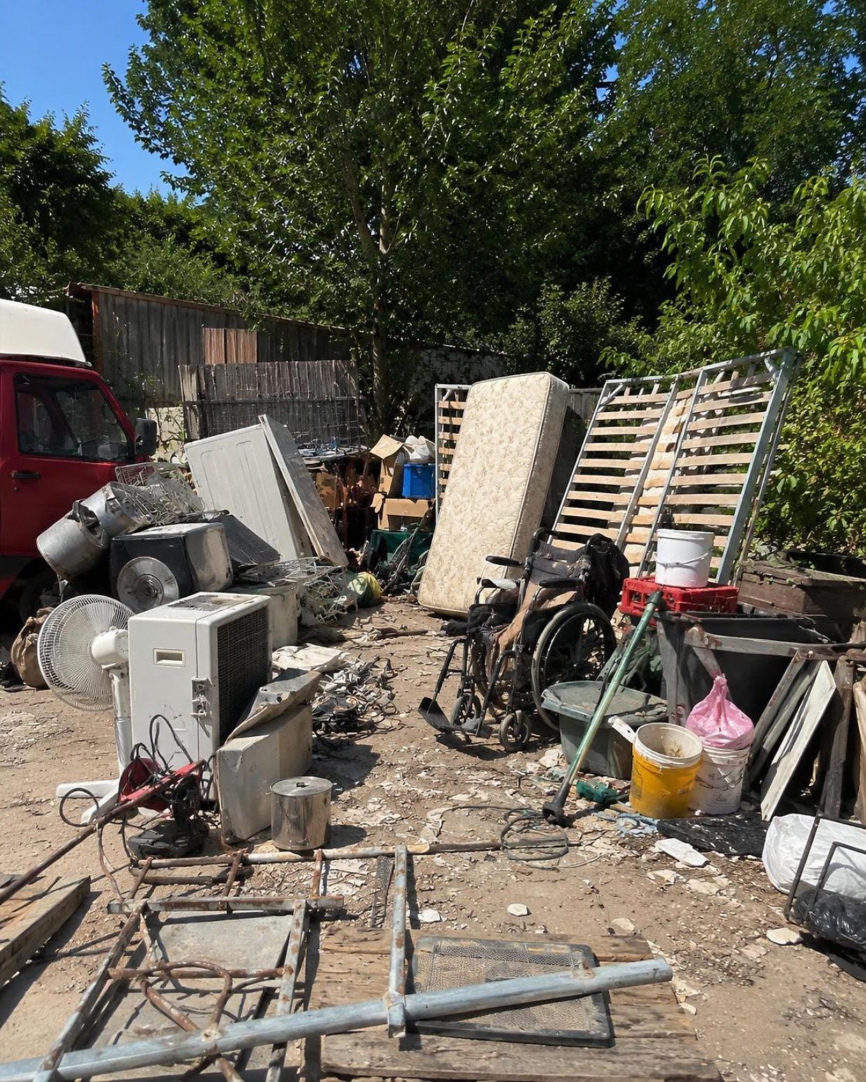 Ragusa e la sagra degli zozzoni, individuata una discarica abusiva di 500 mq in centro
