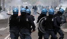 Giochi, medaglie e scontri: l'Italia divisa tra gloria sportiva e polemiche di piazza