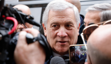 In Venezuela 160mila italiani. L'ambasciata: &laquo;Non uscite di casa&raquo;. Tajani: &laquo;Meloni informata&raquo;