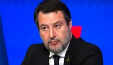 Terremoto nella Lega: comitato di ex dirigenti sfida Salvini per il controllo della Lega Nord