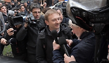 Garlasco, il ritorno di Stasi in aula: tra nuova perizia sul Dna e vecchie ferite che non si rimarginano