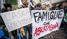 Askatasuna resiste: oltre 2.000 in corteo tra famiglie, No Tav e bandiere palestinesi