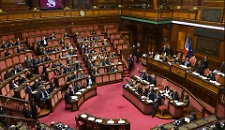 Manovra, salta la stretta sui lavoratori sottopagati: si va verso il s&igrave;, ma tra le polemiche