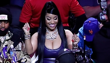 &ldquo;Assassino&rdquo;: la parola che ha gelato l&rsquo;AmericaFest. E che racconta molto di Nicki Minaj, del trumpismo e della nuova destra giovanile