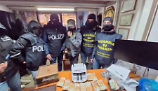 I file con la traccia dei soldi ad Hamas nella mani di un "amico": i pm a caccia dell'uomo che custodisce il segreto