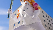 Tuta da tedoforo in vendita a 1.500 euro: i Ragni della Grignetta parlano di &laquo;fatto gravissimo&raquo;