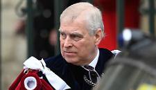 L'ex principe Andrea rilasciato: lo scandalo Epstein travolge la Corona inglese, Regno Unito sotto choc | Tutte le mail che accusano il fratello del re