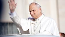 Papa Leone, mano tesa a Trump: "Ama il prossimo tuo come te stesso vale anche nelle relazioni internazionali"