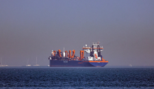 Centinaia di navi bloccate a Hormuz, allarme petrolio