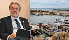 da sinistra Giancarlo Teresi, a destra il porto di Selinunte