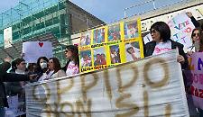 "Cuore bruciato", solidariet&agrave; al cardichirurgo che oper&ograve; Domenico: genitori esibiscono le foto dei bimbi salvati