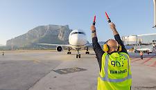 La crisi del Medio Oriente fa impennare le tariffe per i voli di Pasqua anche in Italia: rincari fino al 60%