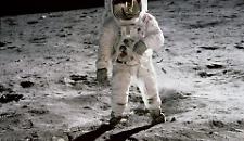 Un astronauta italiano camminer&agrave; presto sulla Luna: accordo con la Nasa