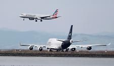 Carburante aereo razionato in 4 aeroporti italiani: cosa sta succedendo e cosa rischiamo se finisce il jet fuel