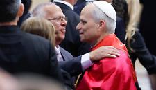 Chi &egrave; Louis Prevost, il fratello maggiore del papa citato da Trump e perch&eacute; &egrave; davvero un "Maga"