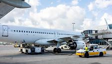 La trappola di Hormuz, c'&egrave; jet fuel per altre sei settimane: perch&eacute; le nostre vacanze rischiano di restare a tera