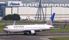 Strano ticchettio scatena il caos sul volo United da Chicago a New York: atterraggio d'emergenza a Pittsburgh e indagine FBI