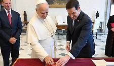 Papa e Rubio, incontro cordiale di 45 minuti: nuova spinta a pace e dignit&agrave; umana
