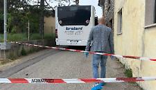 Stroncone, la fuga finita davanti a un caff&egrave;: bloccato l&rsquo;uomo che aveva massacrato la moglie a martellate sul bus