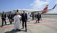 Avaria dovuta al forte vento blocca il volo del Papa a Tenerife: scatta l'attesa nella sala vip dell'aeroporto