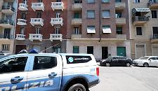 Torino, strangola la figlia tredicenne e si impicca in casa
