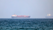 Hormuz, la riapertura non &egrave; pi&ugrave; un miraggio: accordo tra Iran e Oman. In Libano nuovi bombardamenti dall'Idf