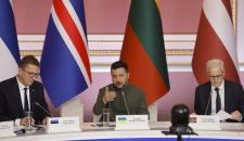 Zelensky: "Un piano con gli Usa per la pace: tregua, zona economica franca e ritiro truppe". E chiede 300 patriot