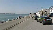 Il giallo dei missili nel porto di Bari: tre testate da guerra "camuffate" sotto il nastro adesivo