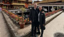 La campionessa di hockey e il manager Deloitte uniti dal sogno himalayano: chi sono i due italiani dispersi in Nepal