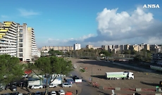 A Scampia al via la demolizione della Vela Rossa, il video dal drone