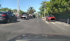 Dosso non segnalato in via Roma, Mascalucia