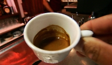 Caff&egrave; e allenamento: la guida definitiva per usare la caffeina come alleata di performance (senza farsi male)