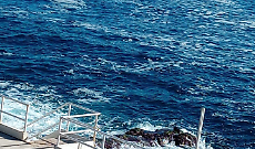 Chiazza nelle acque del lungomare