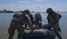 Il test di difesa nell'Est Europa: in Bulgaria i soldati simulano il fronte. Le immagini