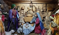 Regge il mercato dei presepi di cartapesta in Sicilia, ma &egrave; forte la concorrenza di Babbo Natale