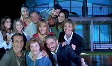 "A casa tutti bene" arriva a teatro: il debutto in regia di Gabriele Muccino