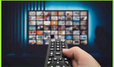 Cosa vedere in tv aspettando il nuovo anno tra musica live in piazza e film cult