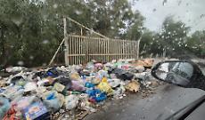 Cumulo di rifiuti in via San Giuseppe La Rena