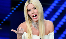 Malore per Loredana Lecciso alla Stazione Centrale di Milano, soccorsa dalla Polfer e niente Domenica In