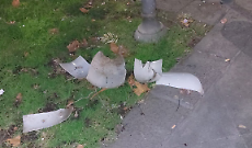 Il lampione rotto in piazza Cavour