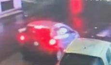 Fanno esplodere un distributore automatico di sigarette: furto fallito in via Citelli, due persone arrestate