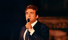 Tony Dallara, l'incidente domestico, la riabilitazione e un presunto virus polmonare: mistero sull&rsquo;addio