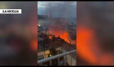 Il Sannazaro di Napoli divorato dalle fiamme
