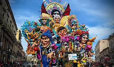 Carnevale di Acireale 2026: "Ma chi sei" trionfa tra la pioggia e l'applauso dei 60mila