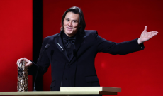 Giallo Jim Carrey ai C&eacute;sar di Parigi: era lui o un clamoroso sosia?